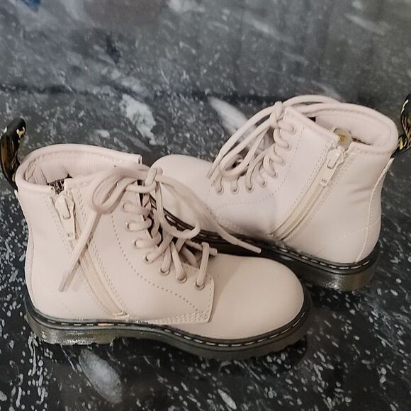 BRAND NEW DR. MARTENS LEATHER KIDS BOOT - Picture 9 of 15